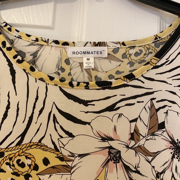 Roommates Dress - Picture 3 of 4